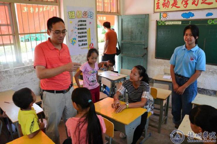 校团委陈远武书记带队看望机化学院三下乡活动志愿者